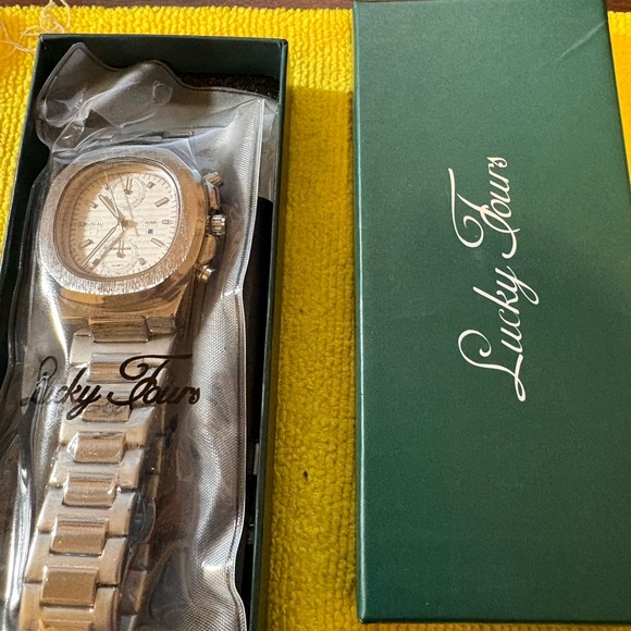 Green Men's Watch - Picture 6 of 7